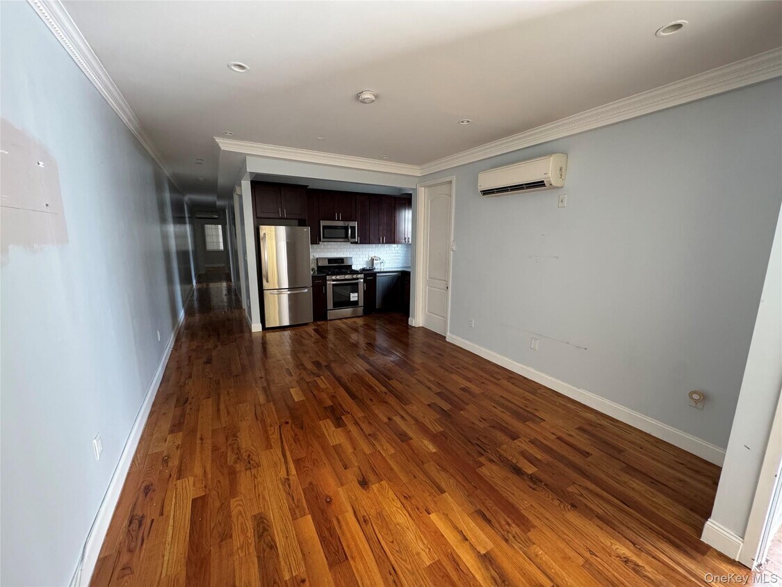 Foto principal - 138-14 Brookville Blvd