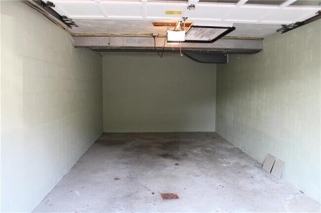 Foto del edificio - 1415 Pine Hollow Rd