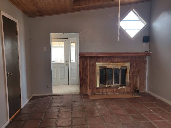 Building Photo - 131 S Quitman St