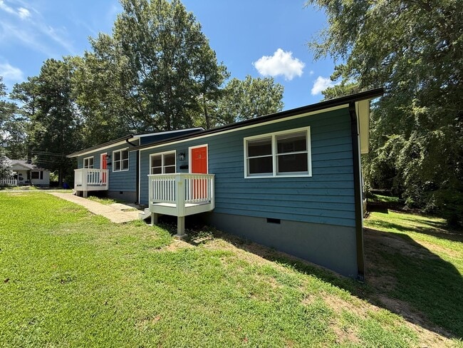 Photo - Newly Remodeled 2BD, 1BA Chapel Hill Apart... Apartment