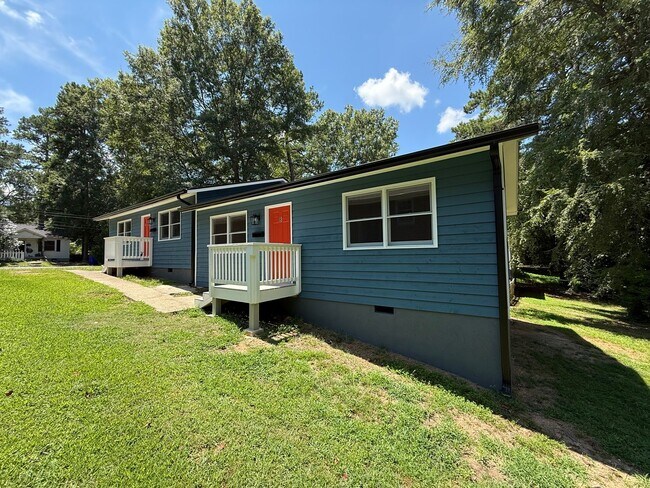 Building Photo - Newly Remodeled 2BD, 1BA Chapel Hill Apart...