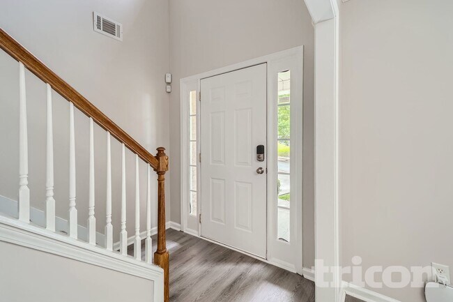 Building Photo - 5799 Village Loop