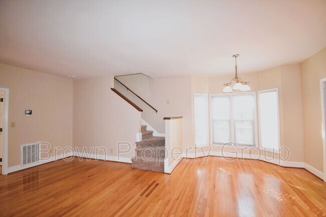 Building Photo - 741 Victorian Pl