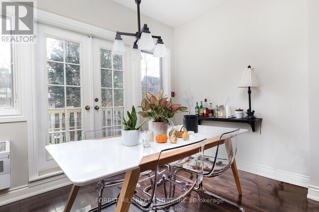 Photo du bâtiment - 105 Balmoral Ave