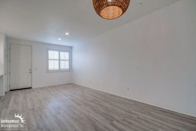 Foto del edificio - Stunning 3Bdm 2.5Ba Home in the Heart of I...