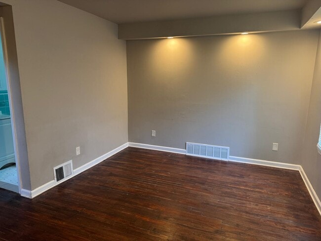 Building Photo - 4845 University Pl