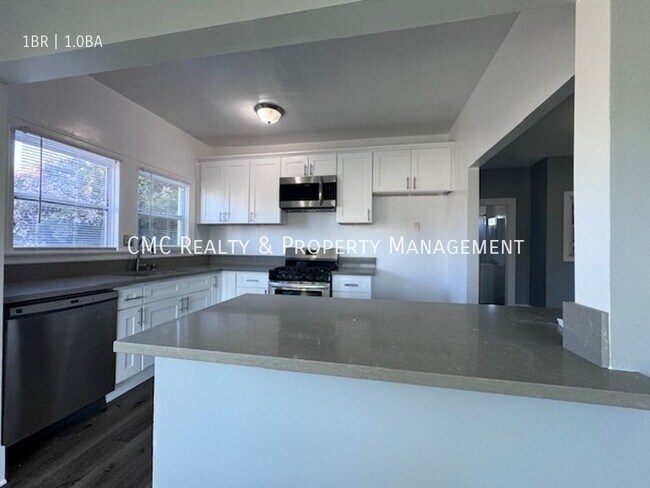 Foto del edificio - CLOSE TO BEACH - RE-MODELED 1 bed/bath