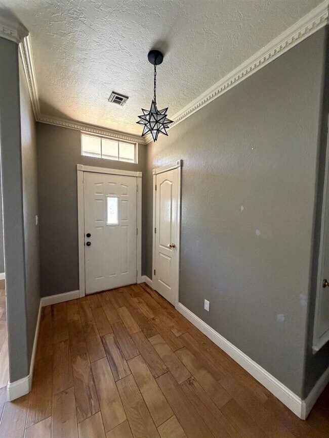 Foto del edificio - 7706 NW Chesley Dr