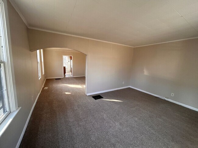 Building Photo - Fabulous 2 Bedroom Home For Rent