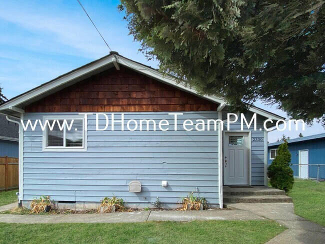 Building Photo - Charming 3-Bed Home with Granite Counterto...