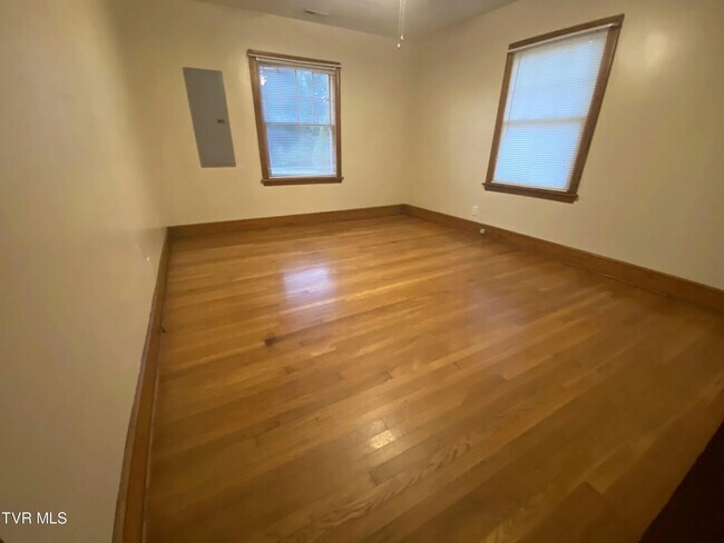 Foto del edificio - 216 W I St