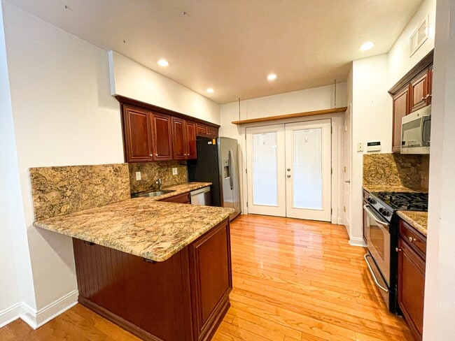 Photo - 215 Quince St House