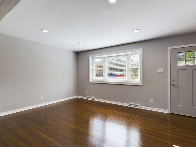 Building Photo - Beautiful 4 Bedroom 2 Bath Home in Henrico...