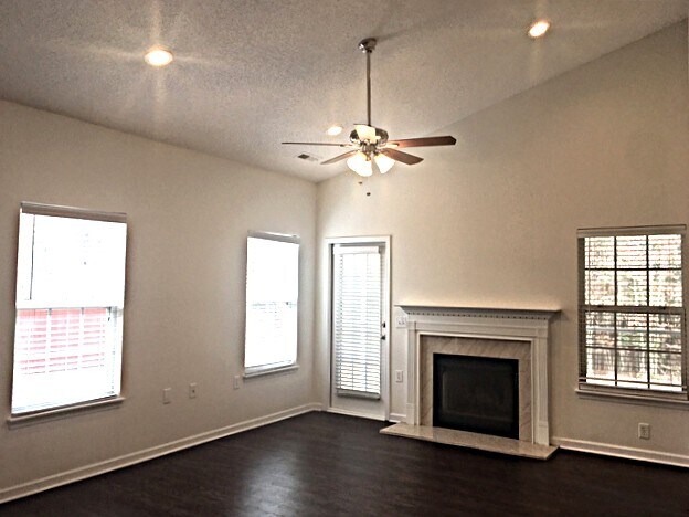 Building Photo - 335 Savannah River Dr