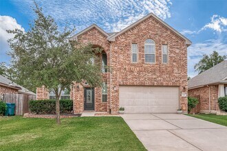 Building Photo - 2261 Oak Cir Dr N