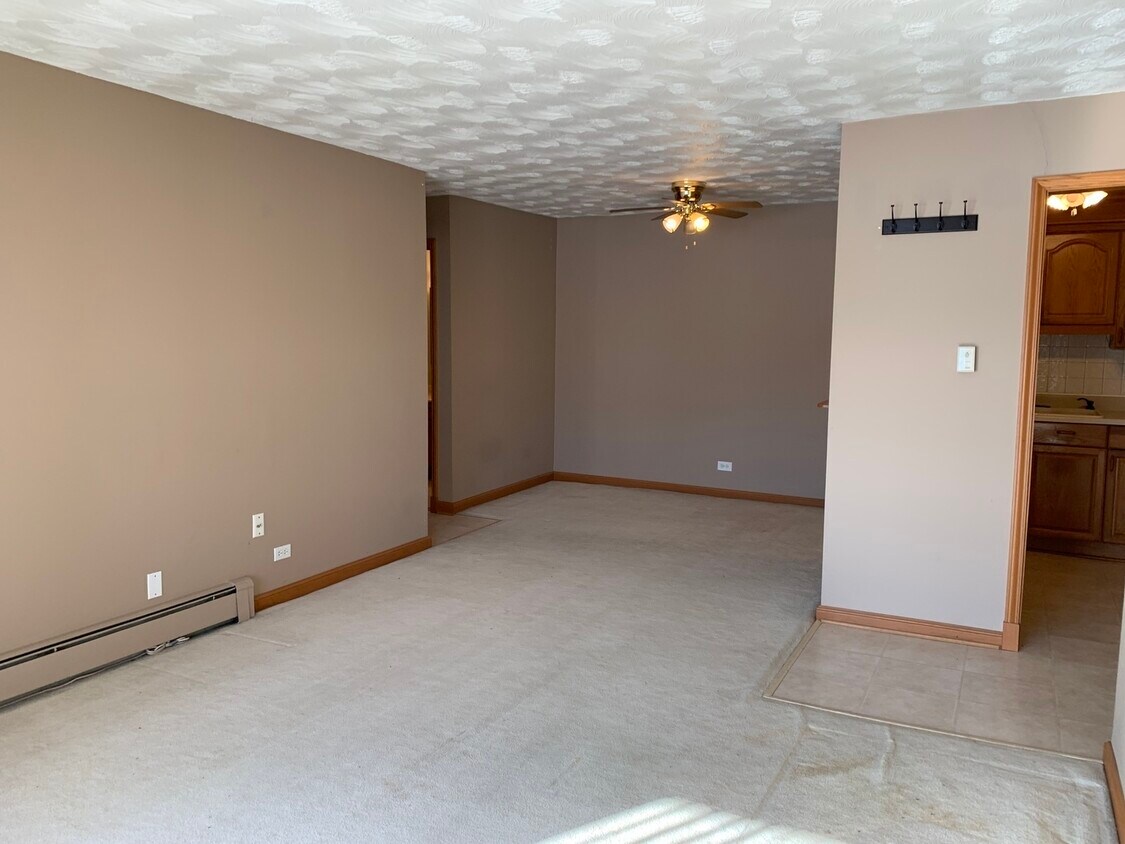 Primary Photo - 16W535 79th St