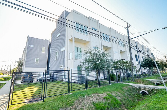 Foto del edificio - 2103 Engelmohr St
