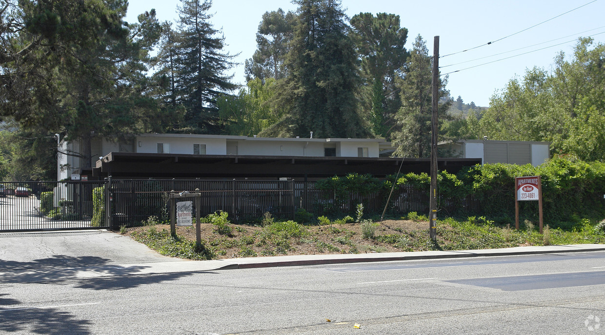 Primary Photo - Redwood Manor Apartments