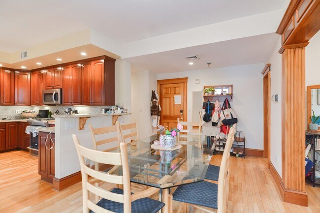 Building Photo - HOT BROOKLINE LISTING!!!!!