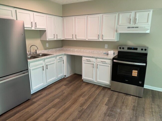 Foto del edificio - Beautiful Brick 3 Bedroom Home on East Side