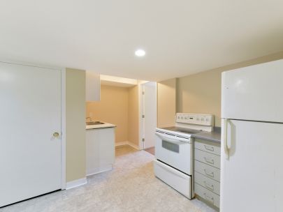 Building Photo - 1833 Triumph St