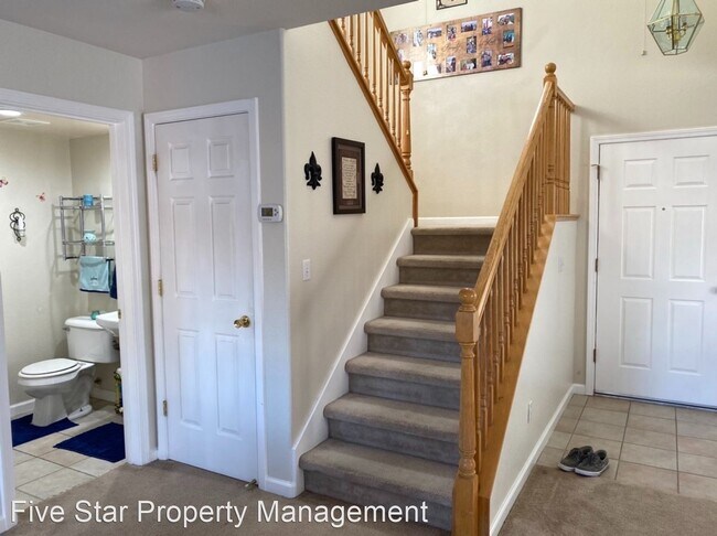 Building Photo - 4 br, 2.5 bath House - 2029 Floral Ct