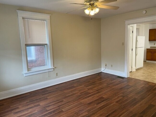 Foto del edificio - 2439 Penn St