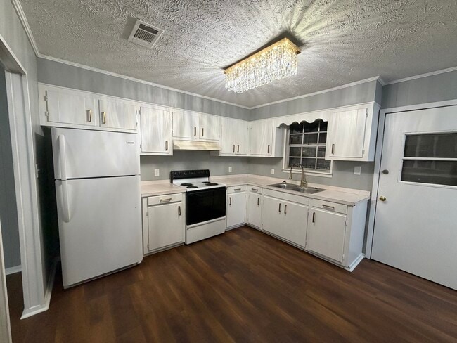 Building Photo - 513-511 11th Ave