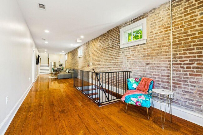 Foto del edificio - 1725 Robert C. Blakes Sr. Dr