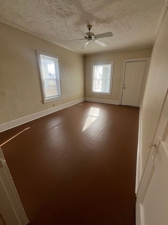 Building Photo - 943 Central-2