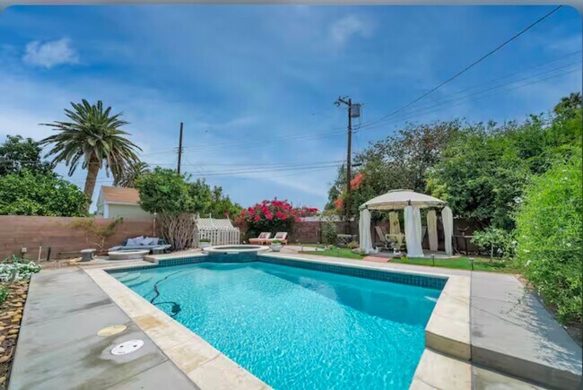 Foto del edificio - 22220 Leadwell St