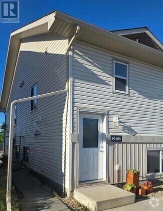 Building Photo - 9018 92 Ave