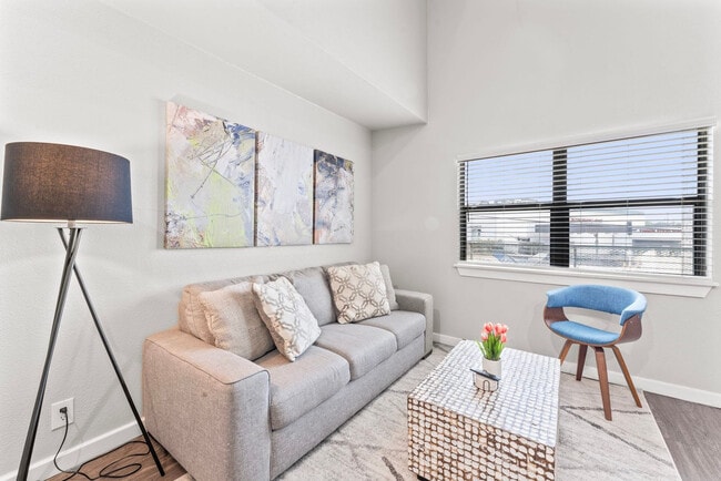 Foto del edificio - 2101 Elmont Dr