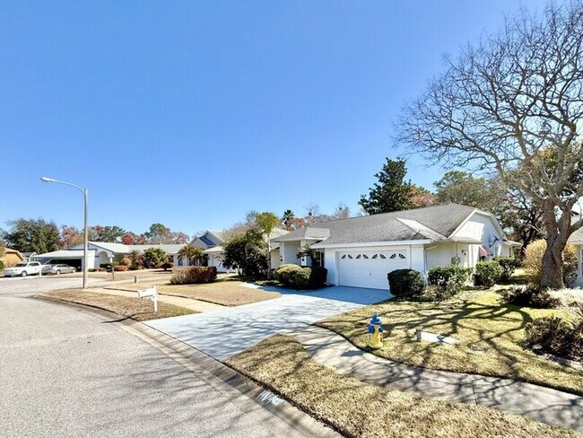 Building Photo - 8640 Ashbury Dr