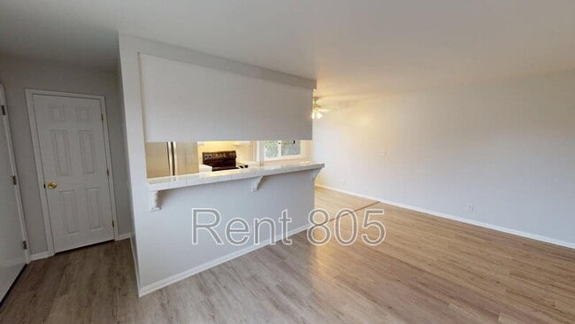 Building Photo - 668 Avenida del Platino