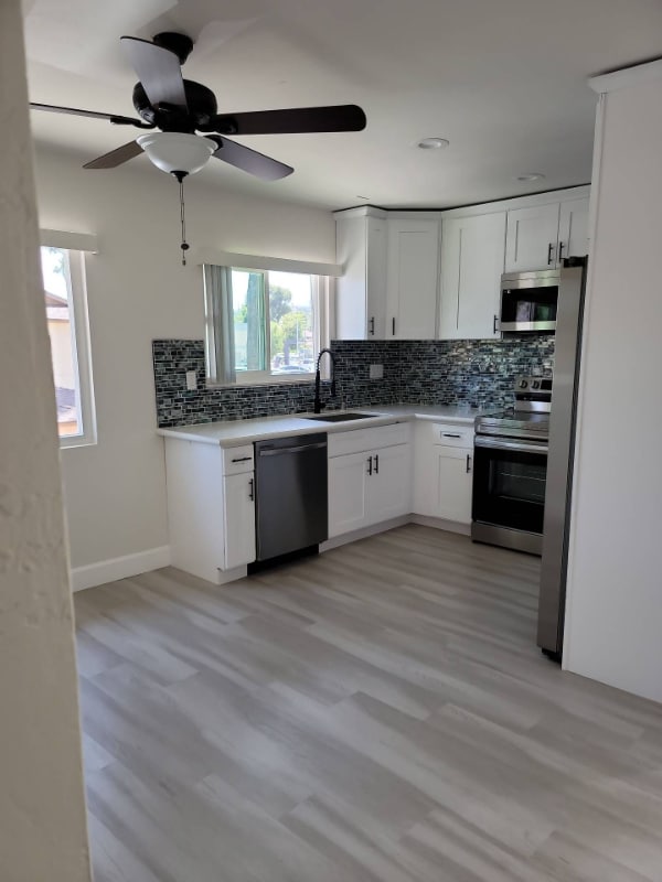 Foto del edificio - 9646 Winter Gardens Blvd