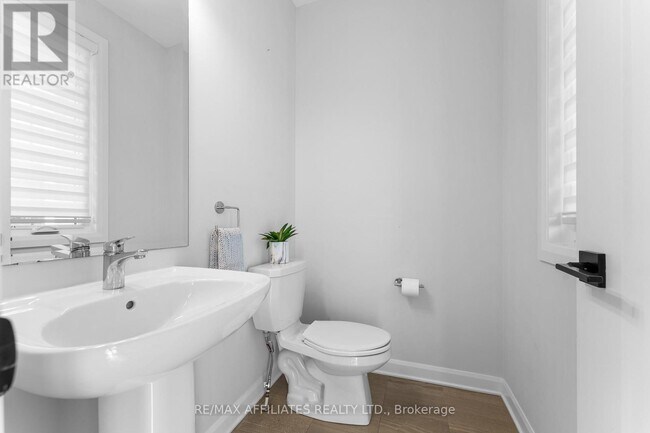 Building Photo - 140 Shallow Pond Pl