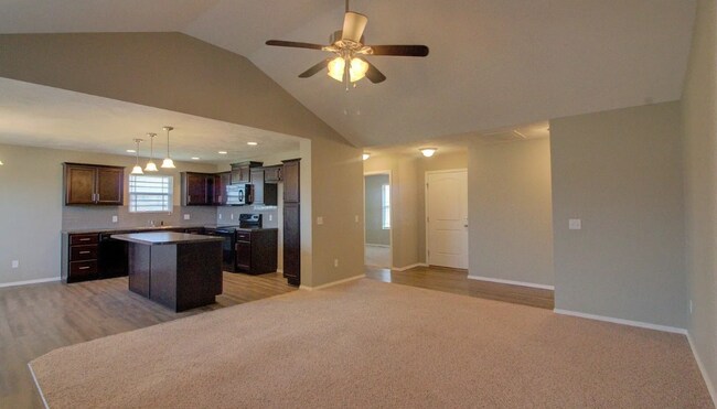 Foto del edificio - Willard School District - 3 bedroom home with a fenced in yard