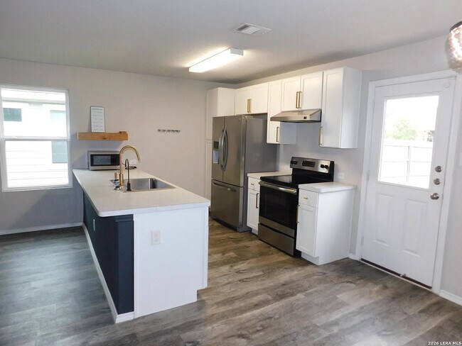Foto del edificio - Room in Single Family Home on Sunshine Smt