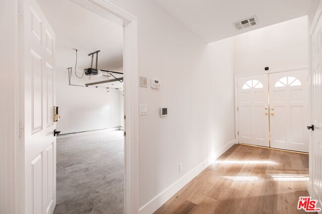 Building Photo - 5200 White Oak Ave