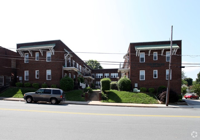 Foto del edificio - Courtyard Apartments