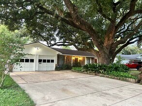 Building Photo - 7214 Sharpview Dr