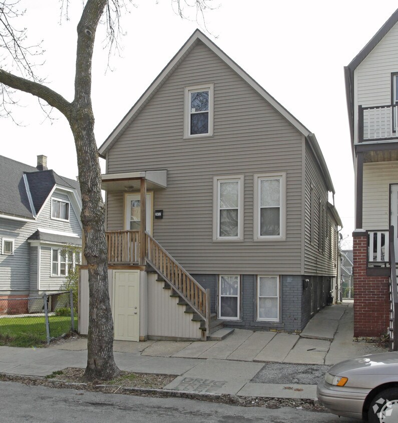 Building Photo - 2430 N Dousman St