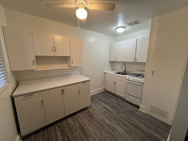 Foto del edificio - 2 Bed/1 bath Condo - Electricity Included ...