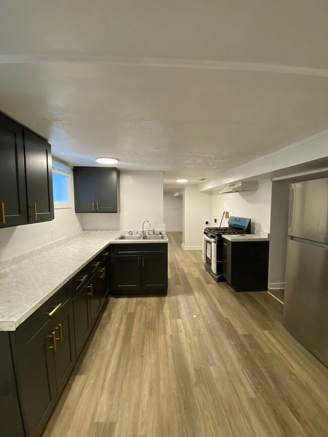 Foto del edificio - 4046 Taylor Blvd