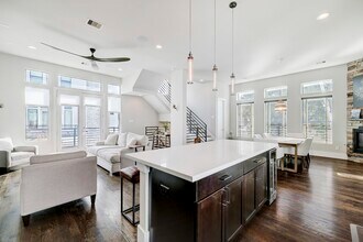 Building Photo - 5622 Kiam St