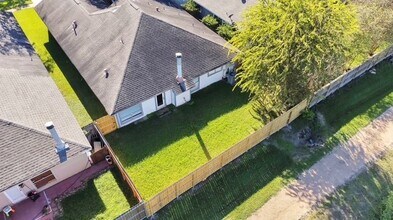 Building Photo - 15938 Mission Village Dr