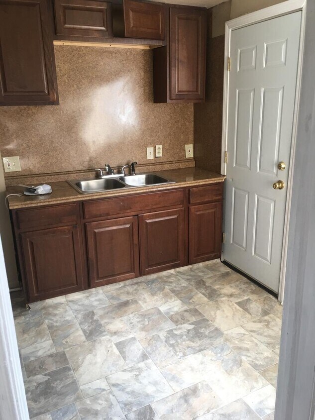 Building Photo - 18605 Kelly Rd