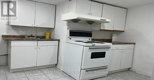 Building Photo - 3045 Hawktail Crescent