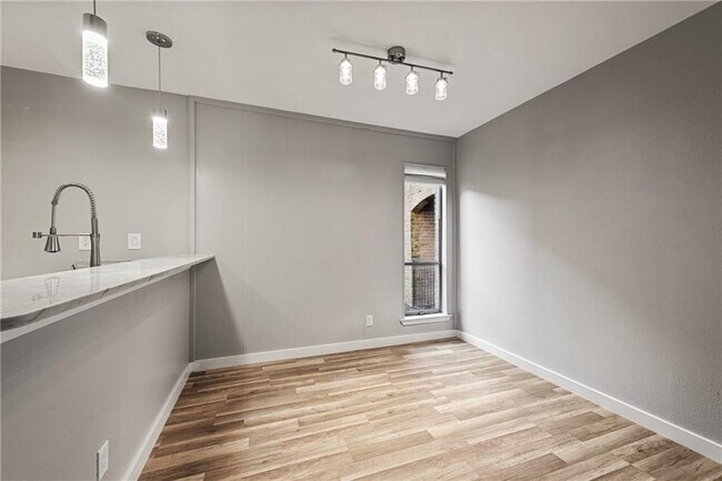 Building Photo - 3431 N Hills Dr